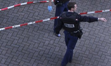 Хаос в холандско градче, хиляди се появиха на купон за рожден ден 