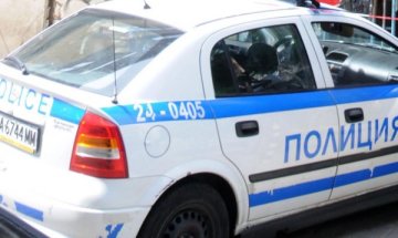 Гол мъж изненада хора в Габрово