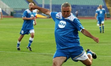 Спецотряд пази Стоичков на “Герена”
