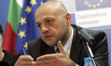 Почва строежът на първите къщи за пострадали от трусове в Перник