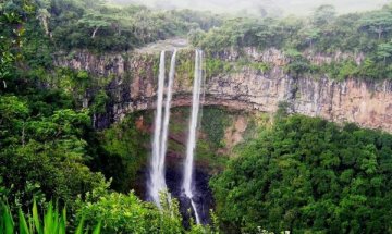 Водопадите Шамарел и цветната земя на Мавриций