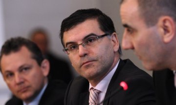 Чака ни дълъг период без растеж в глобален план, смята Дянков