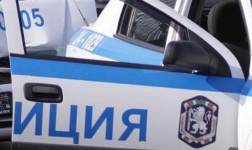 Автобус с 27 души падна в дере на влизане в София*