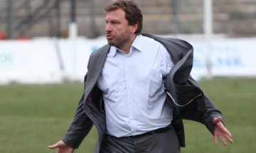 Вили Вуцов започна чистка в Славия