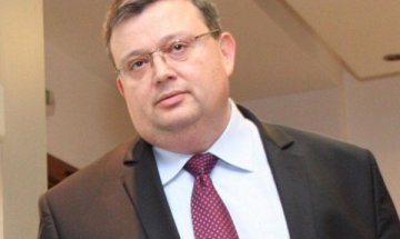 Всички ли обичат Цацаров?