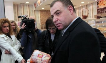 Найденов погна магазините, търси вода в пилешкото 