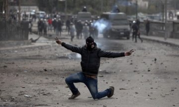 Полиция разгони протестиращи в Кайро