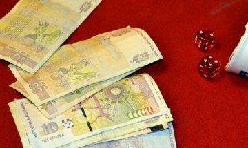 Депутатите се поправиха - замразиха заплатите си 