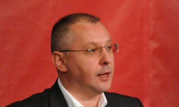 Станишев: Българите не могат да си платят сметките за ток