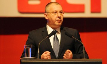 И Станишев поиска оставката на правителството