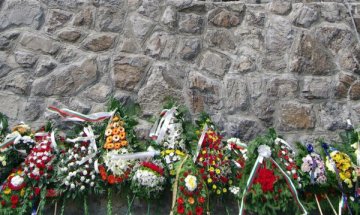Хиляди изкачиха историческия връх Шипка