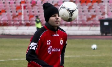 Спас Делев аут срещу Черноморец, Мишел Платини виси