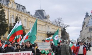 Заради протестите, се променя временно движението