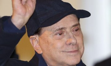 Силвио Берлускони излезе от болница