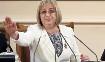 Цецка Цачева: "Ще играя"