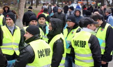 Полицаи поискаха да се заплаща допълнителният им труд