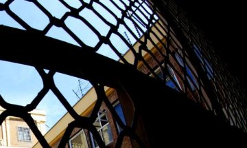 Близо 50 затворници избягаха от затвор в Либия