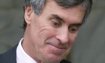 Жером Каюзак се опитал да внесе 15 милиона евро в Швейцария 