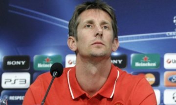 Ван Дер Сар се завръща в игра