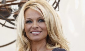 Памела Андерсън: Никога не съм се чувствала красива 