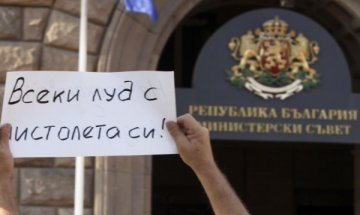 Политлумпени внедрени сред "интернет лумпени"-те