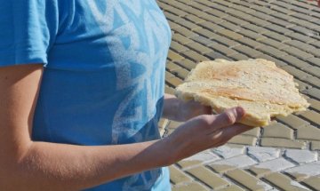 Протестиращите замениха кафето с банички и мляко