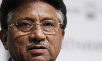 Експрезидентът Мушараф обвинен за убийството на Беназир Бхуто 