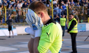 Пацо Тигъра сяда на пейката на Левски