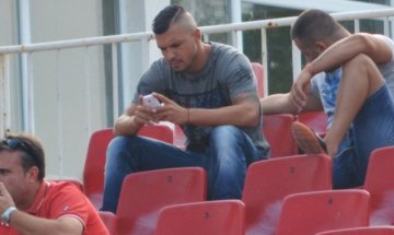 Спортинг замразява Божинов до зимата