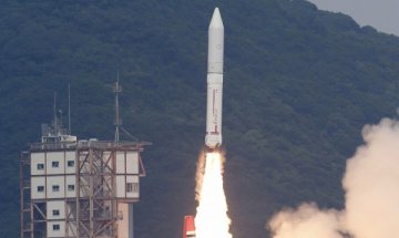 Япония изстреля новата си ракета-носител "Епсилон"
