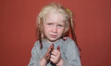 Роми в Гърция се представиха за родители на русо дете
