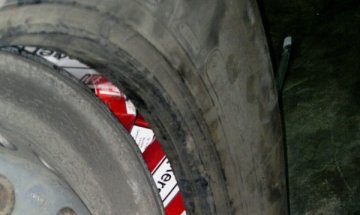 Откриха контрабандни цигари в гума за камион на "Дунав мост"