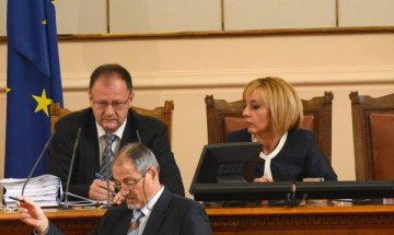 Спорове няма, парламентът работи спокойно 