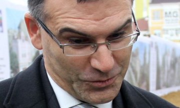 Дянковото МФ си наело коневъд, камериер, че и помпиер