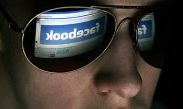 Виртуално тийнейджърство! Facebook измести секса