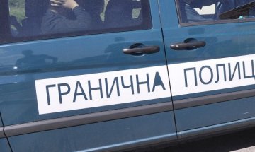 Задържаха 7 сирийци, укрити в товарен автомобил