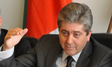 Властта ще сгреши, ако влезе "с бутонките" на президента! 