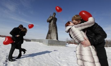 Милиони сперматозоиди, а успява само един