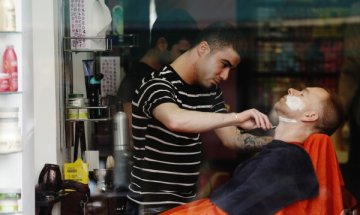 Салоните за красота и бръснарниците крият риск от хепатит C