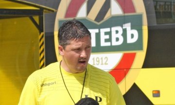 Любо Пенев си тръгва от Ботев? 