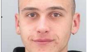 Полицията издирва 19-годишния Алекс Владимиров