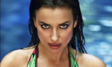 Сексапилни плажни визии с Ирина Шейк 
