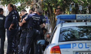 Задържаха двама чужденци, влезли нелегално у нас