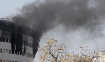Пожар избухна в сградата на общественото радио в Париж