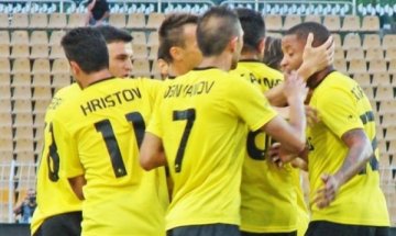 Ботев отряза Левски за двама играчи