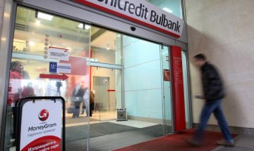 Парите от КТБ: Системите работят, хората се обслужват