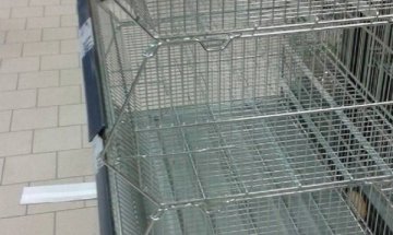 Хлябът и бананите в Пловдив свършиха 