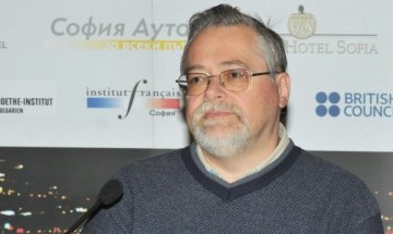 Почина киноведът Александър Янакиев