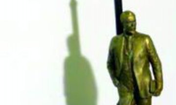 Алеко, но без Бай Ганьо, а с книга в ръка