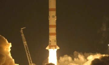 Русия изстреля три военни спътника с една ракета